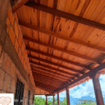 Cumarú: la madera ideal para corredores de casas campestres.